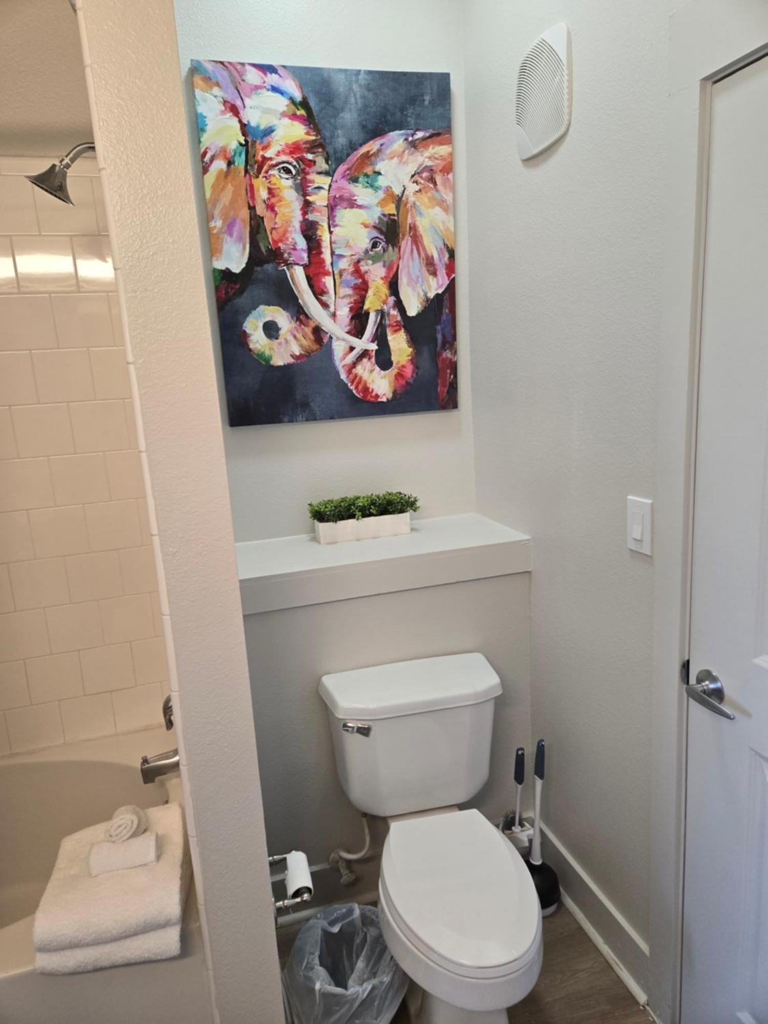 2bdrm/2 King Beds/1air Mattress Apartment