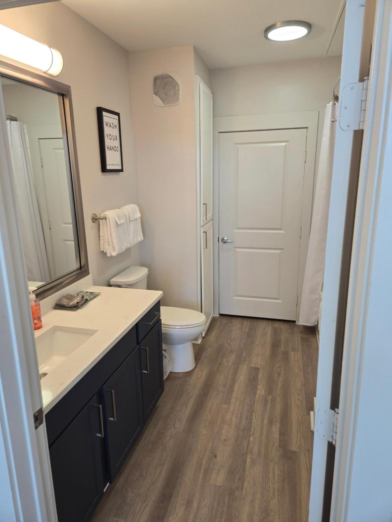2bdrm/2 King Beds/1air Mattress Apartment