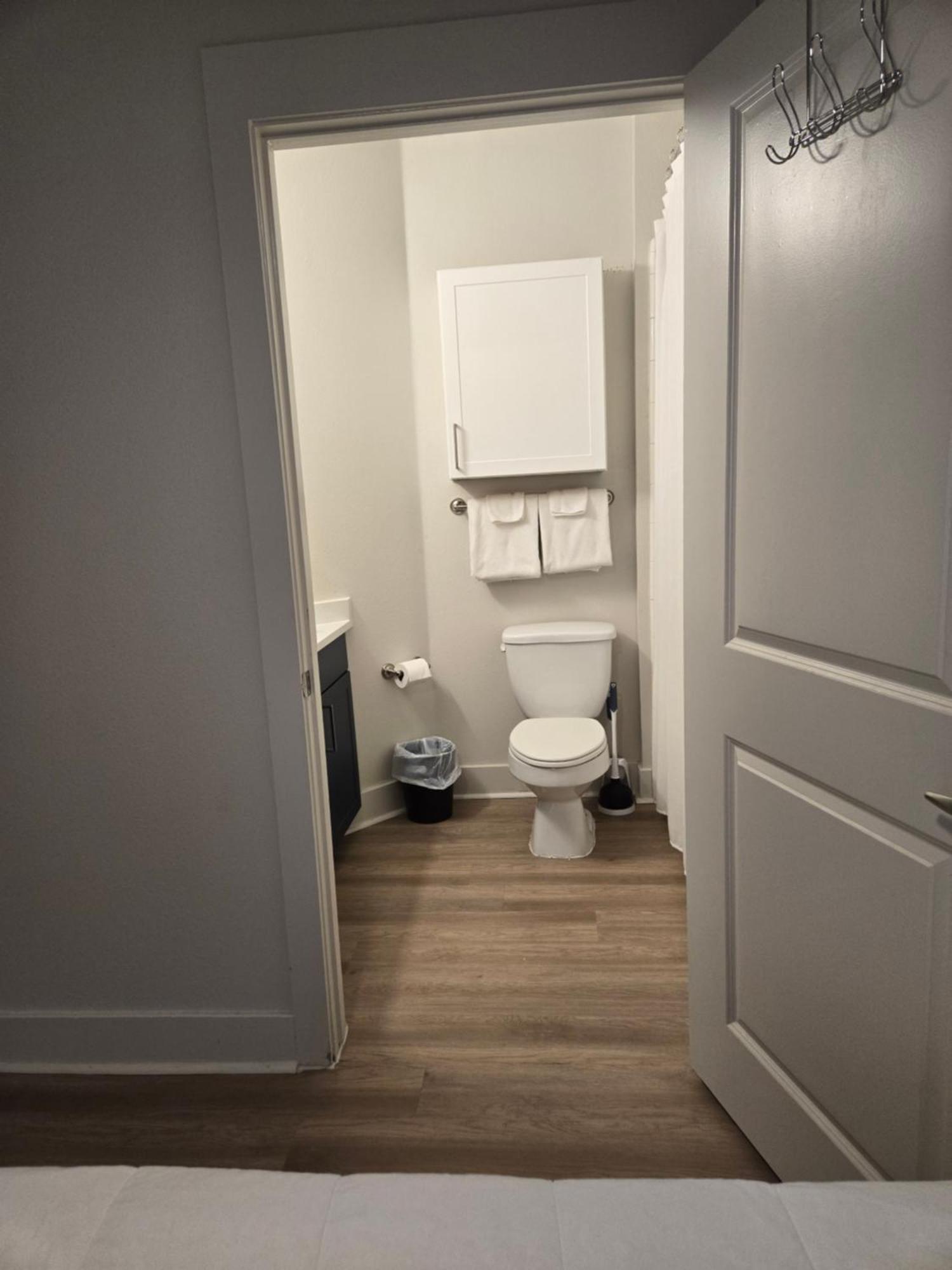 Cozy 1bedrm/1bed/air Mattress * Dallas