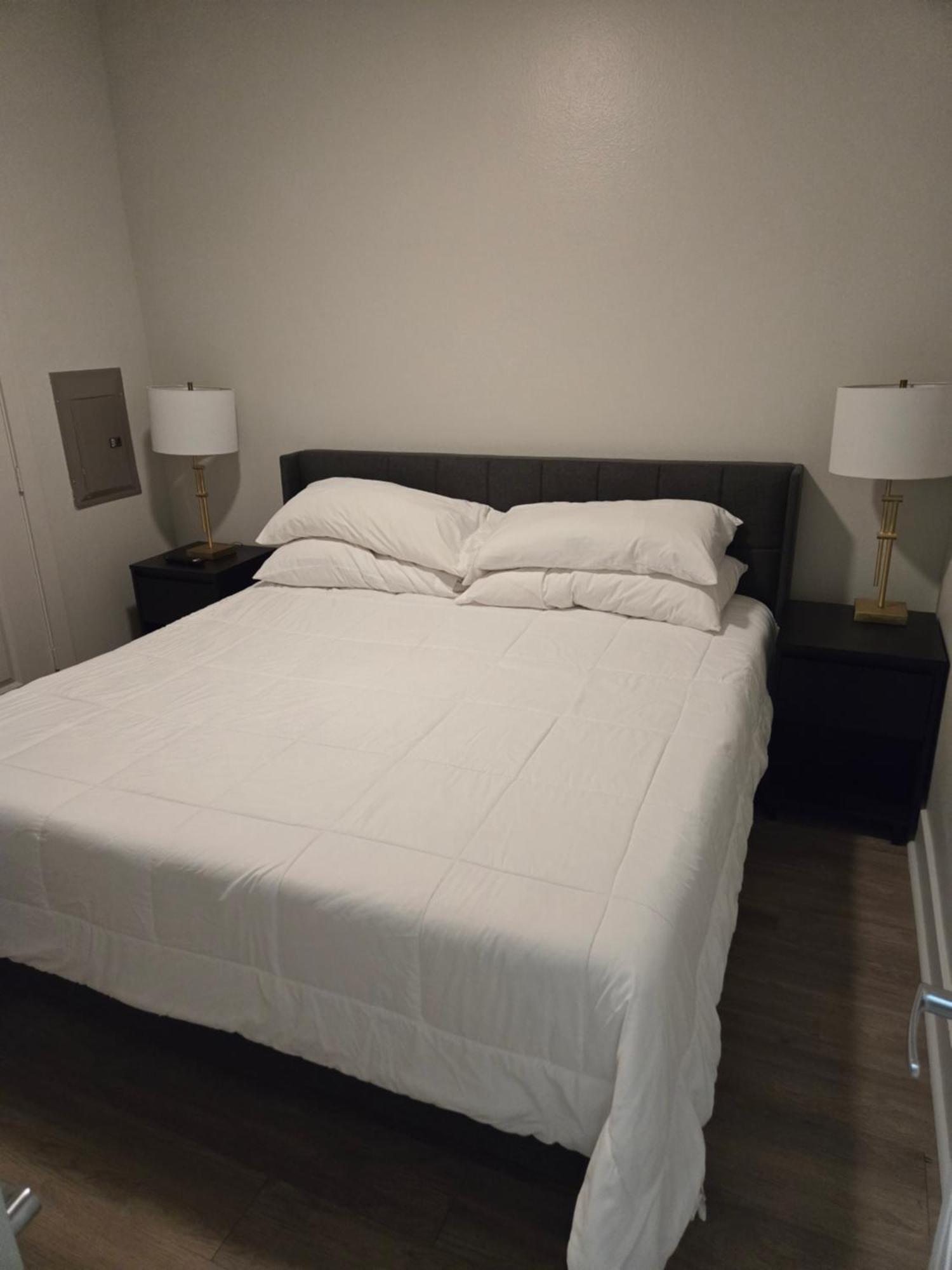 Comfortable 1 Bedroom *