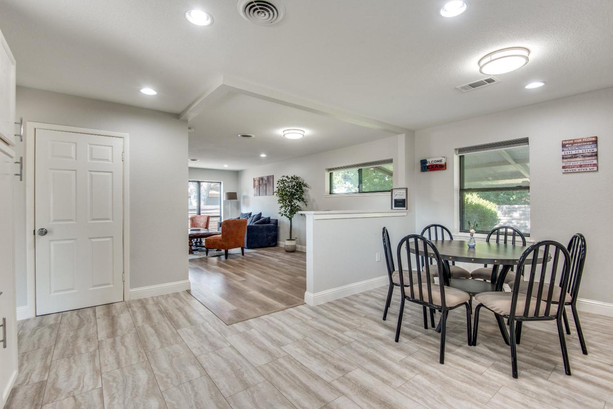 Modern, Roomy, Game Room, Patio, Family Home, Private Parking Dallas
