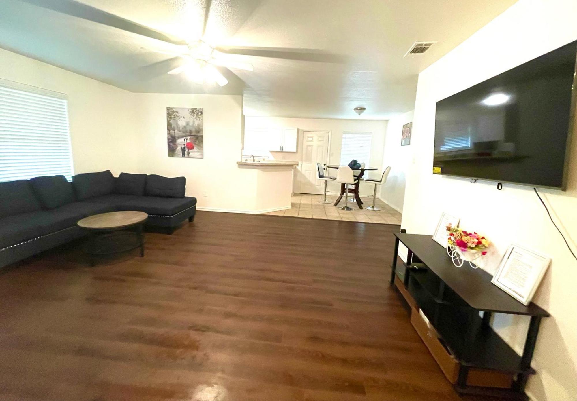 Private Near Downtown Homestay *
