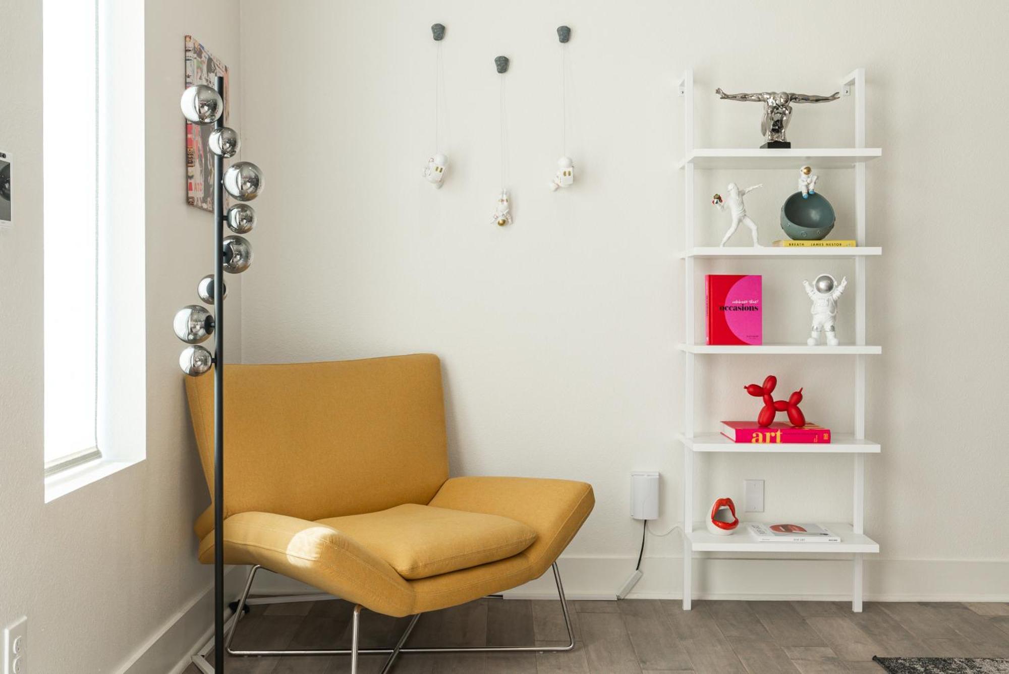 Banksy-inspired Urban In Bishop Arts Holiday home Dallas