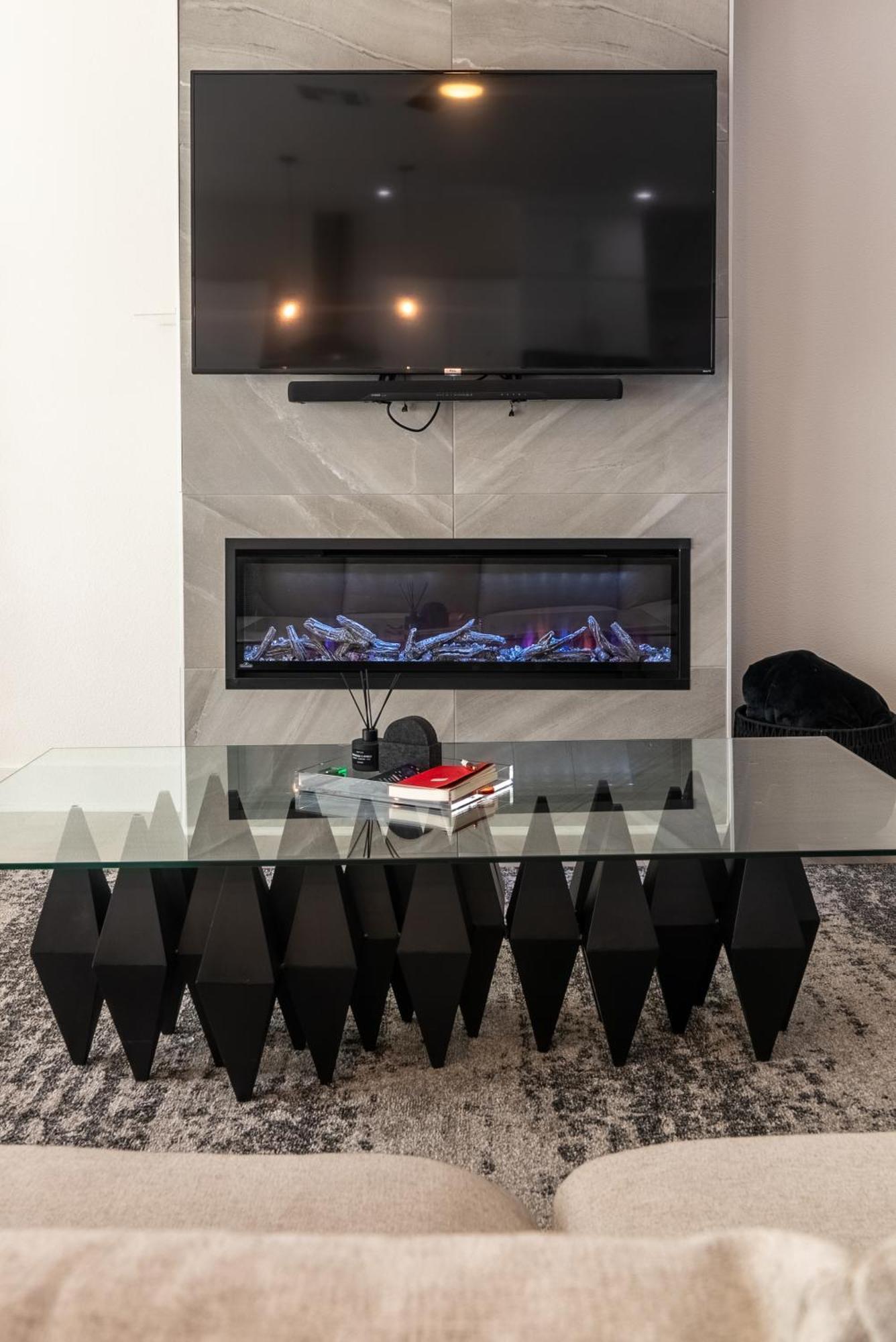 Banksy-inspired Urban In Bishop Arts Holiday home *