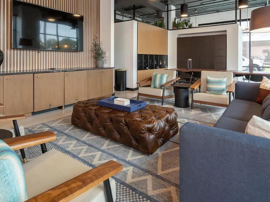 Apartment Entire Downtown Views! *
