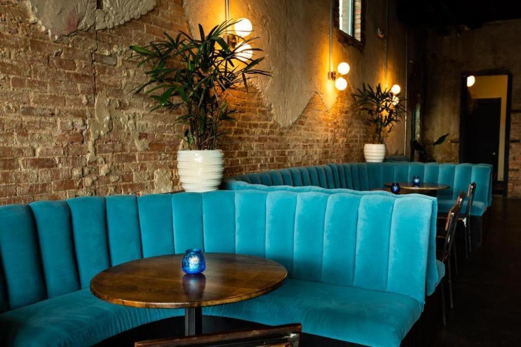 Deep Ellum - Adults Only Hostel *