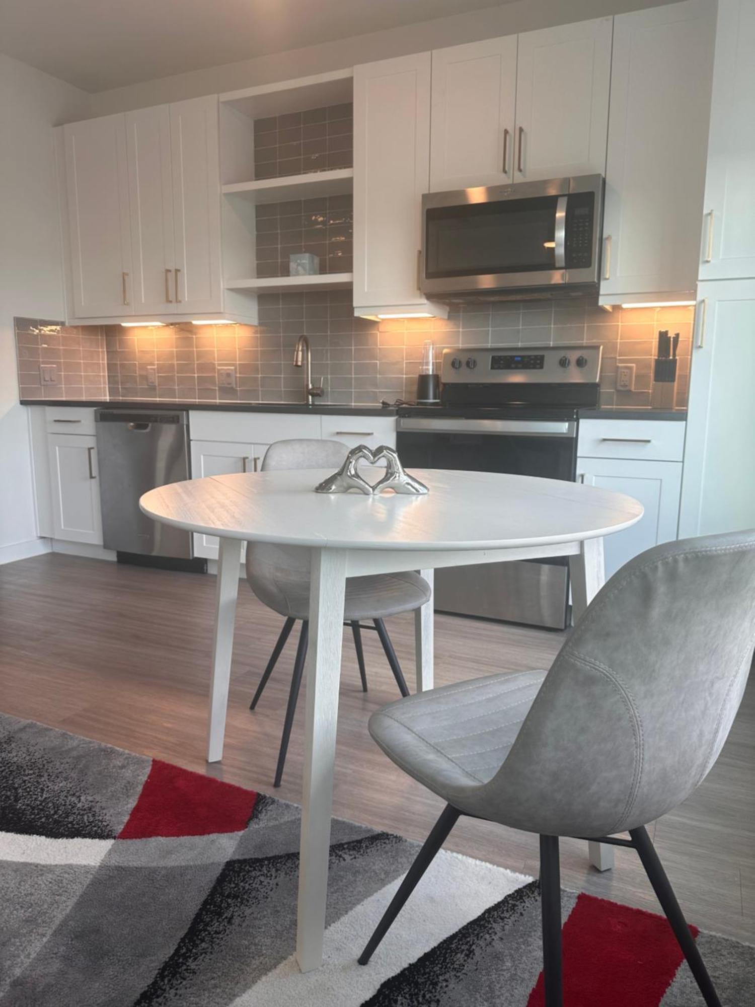 Apartment Entire Downtown Views! *