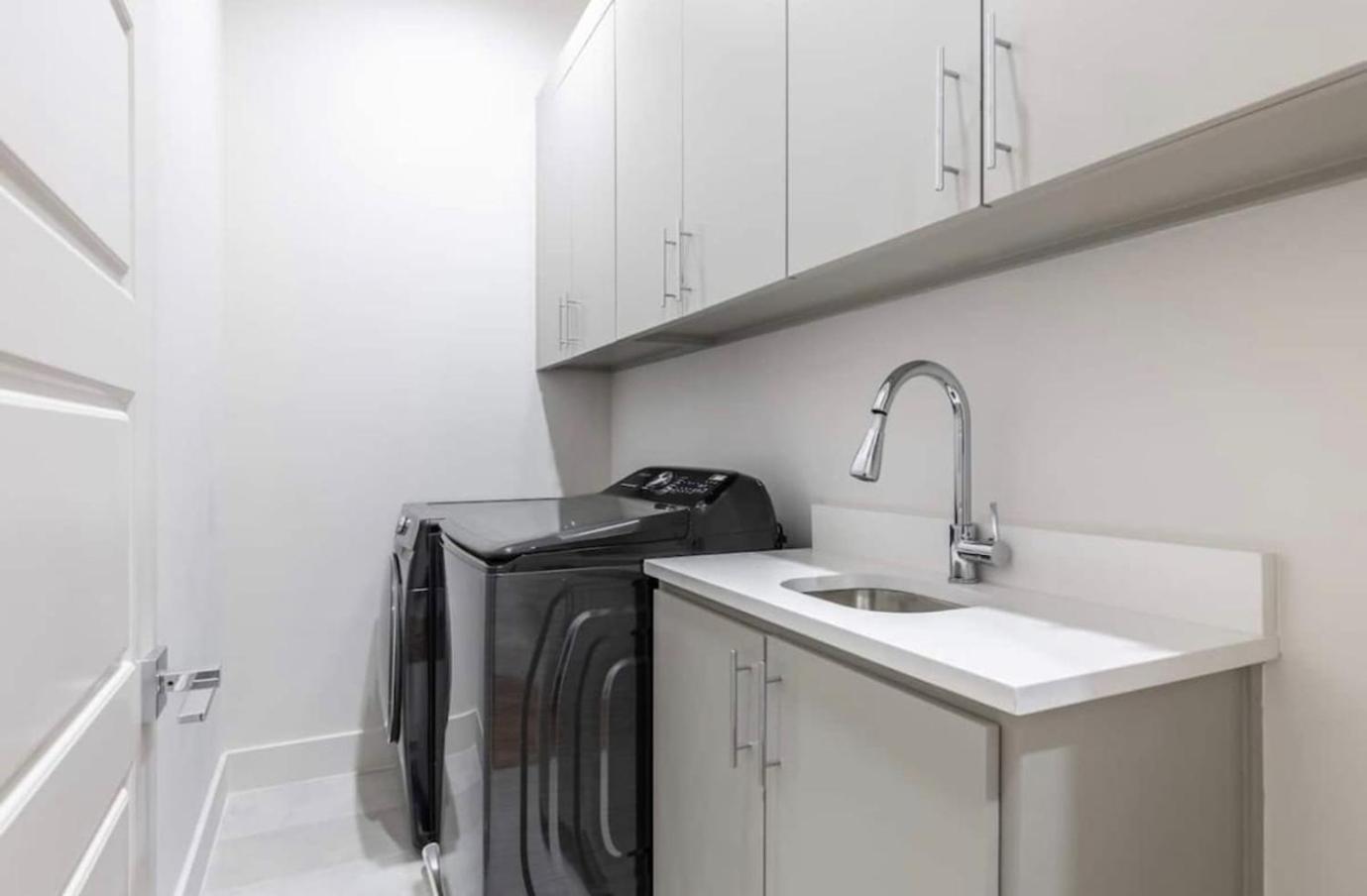 Townhouse Uptown Private Patio Holiday home