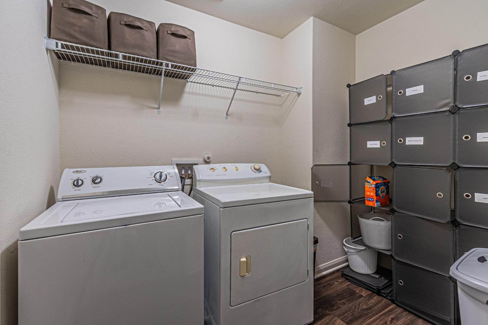 Luxury 5br Retreat With Business Amenities - Perfect For Business Travelers, Families & Groups
