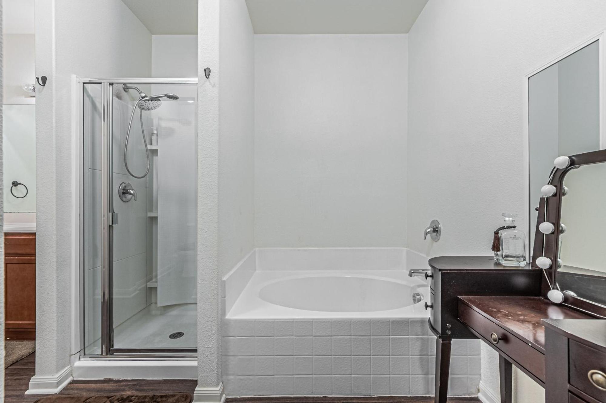 Holiday home Luxury 5br Retreat With Business Amenities - Perfect For Business Travelers, Families & Groups