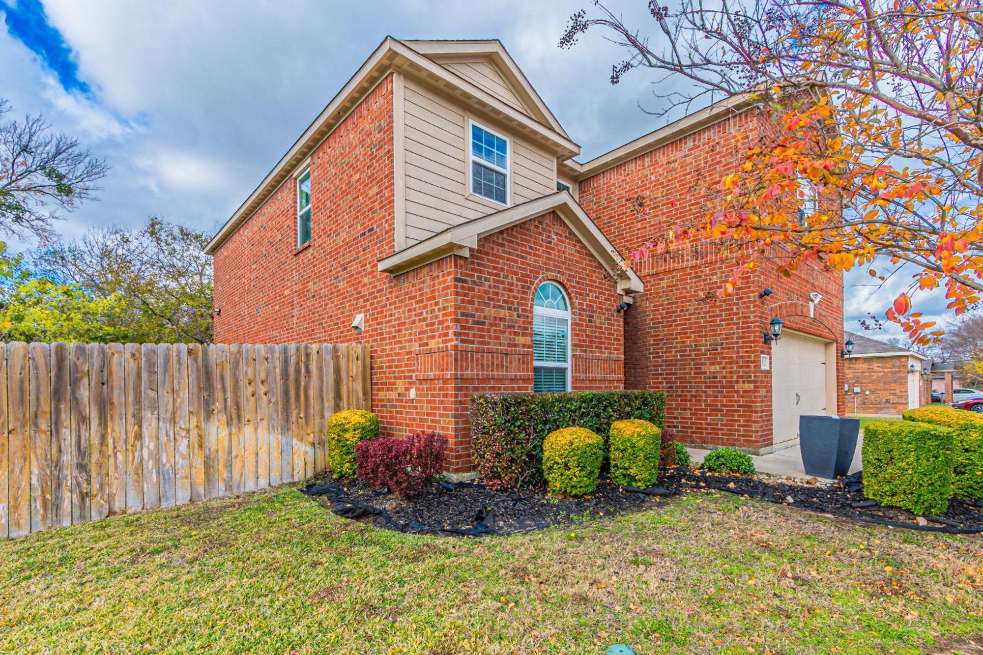 Luxury 5br Retreat With Business Amenities - Perfect For Business Travelers, Families & Groups Dallas