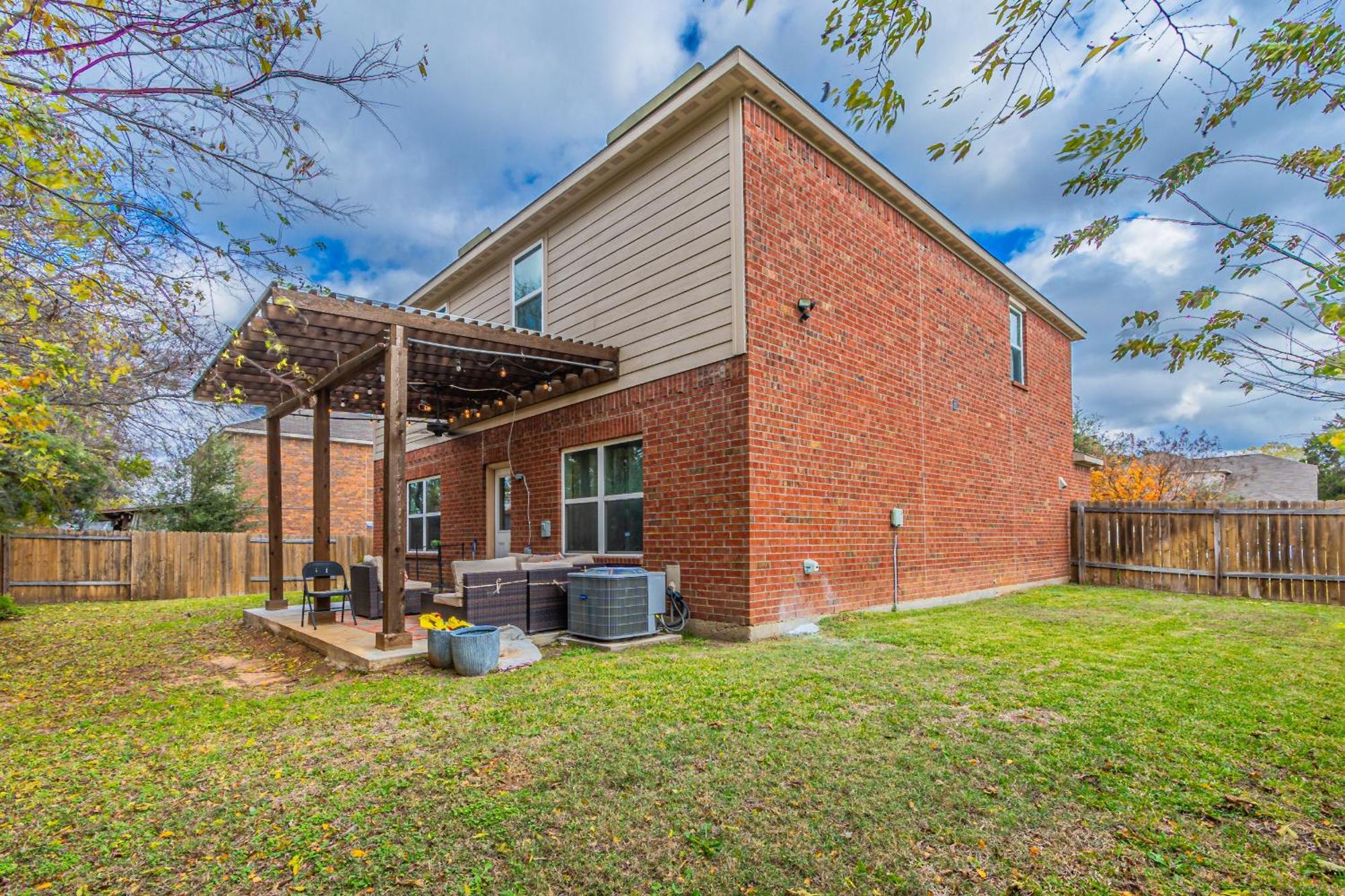 Luxury 5br Retreat With Business Amenities - Perfect For Business Travelers, Families & Groups