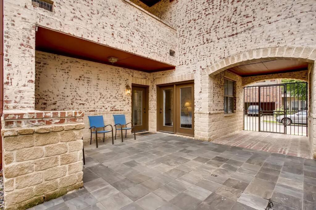 Business Friendly 3 Story Duplex Mins To Bars And Shops * Dallas