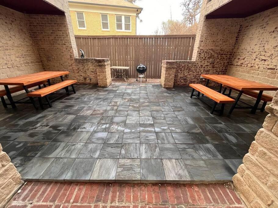 Business Friendly 3 Story Duplex Mins To Bars And Shops * Dallas