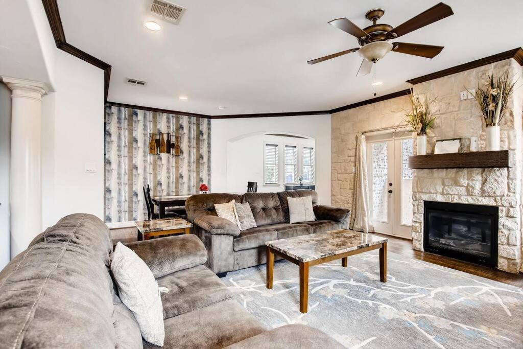 Holiday home Business Friendly 3 Story Duplex Mins To Bars And Shops Dallas