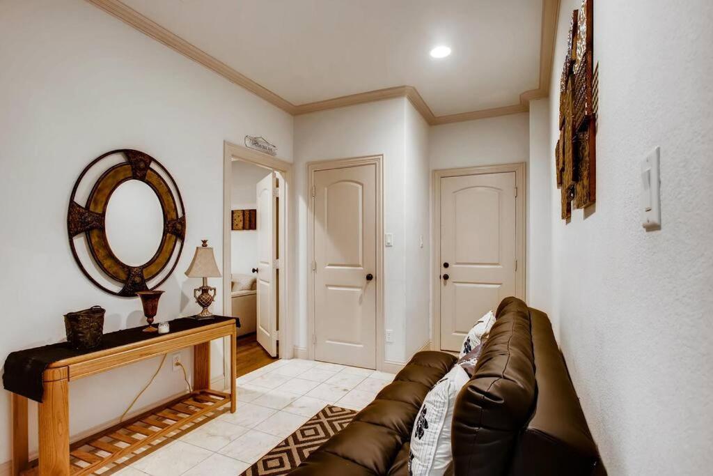 Holiday home Business Friendly 3 Story Duplex Mins To Bars And Shops Dallas