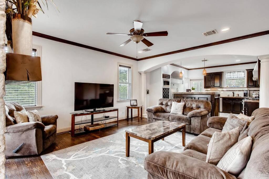 Business Friendly 3 Story Duplex Mins To Bars And Shops Dallas