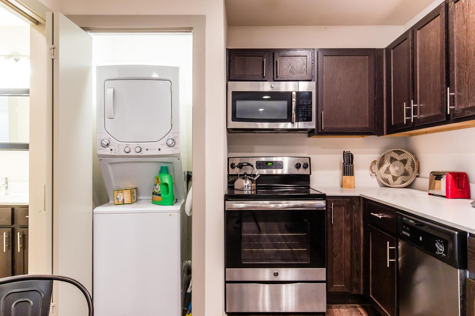 Reagan 203 Apartment *