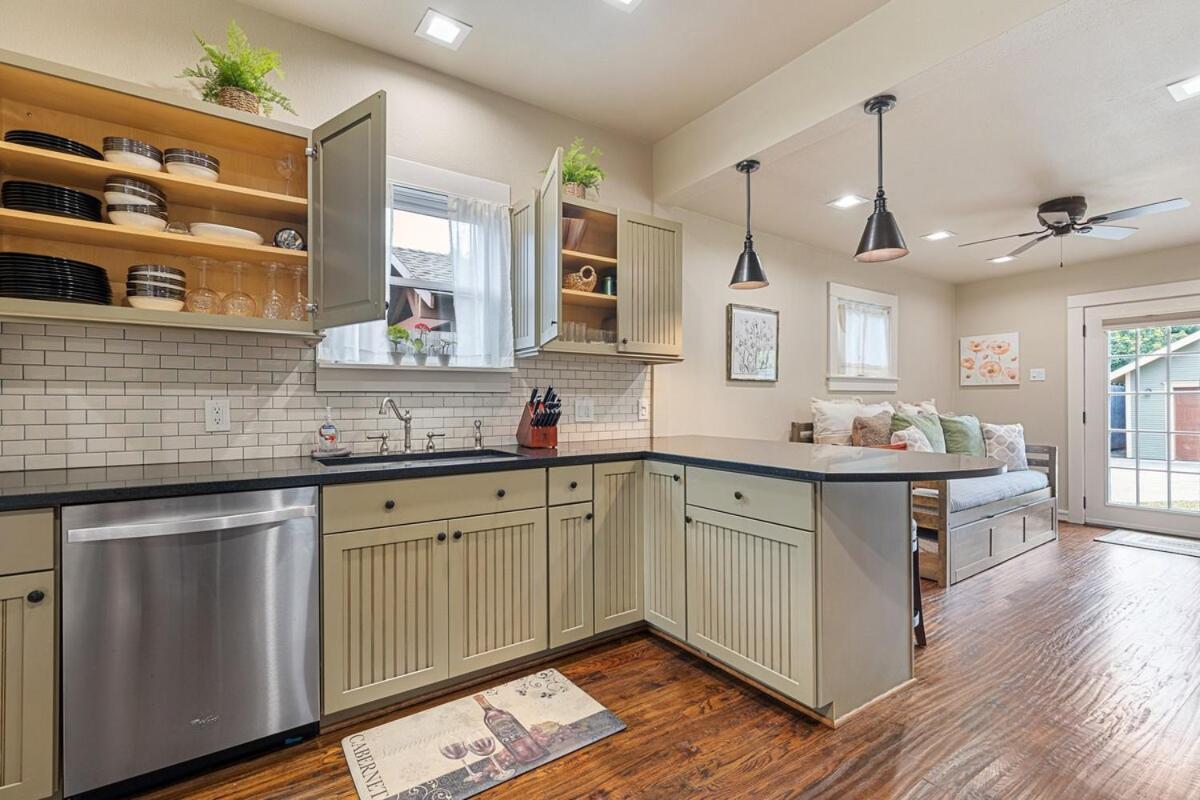 City Cottage * Dallas