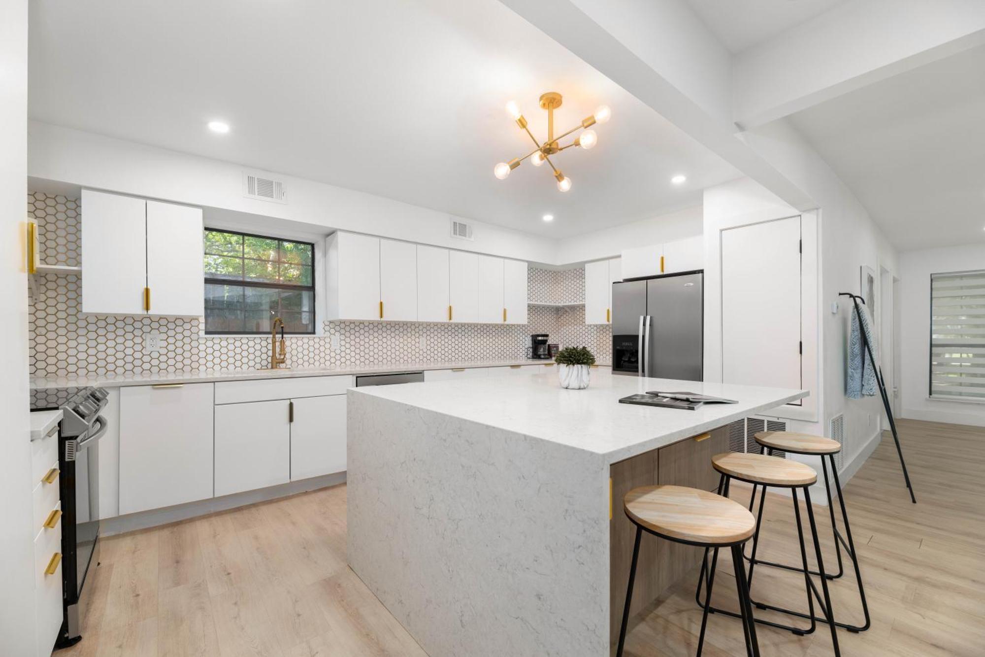 Incredible Modern 4 Bedroom Holiday home Dallas
