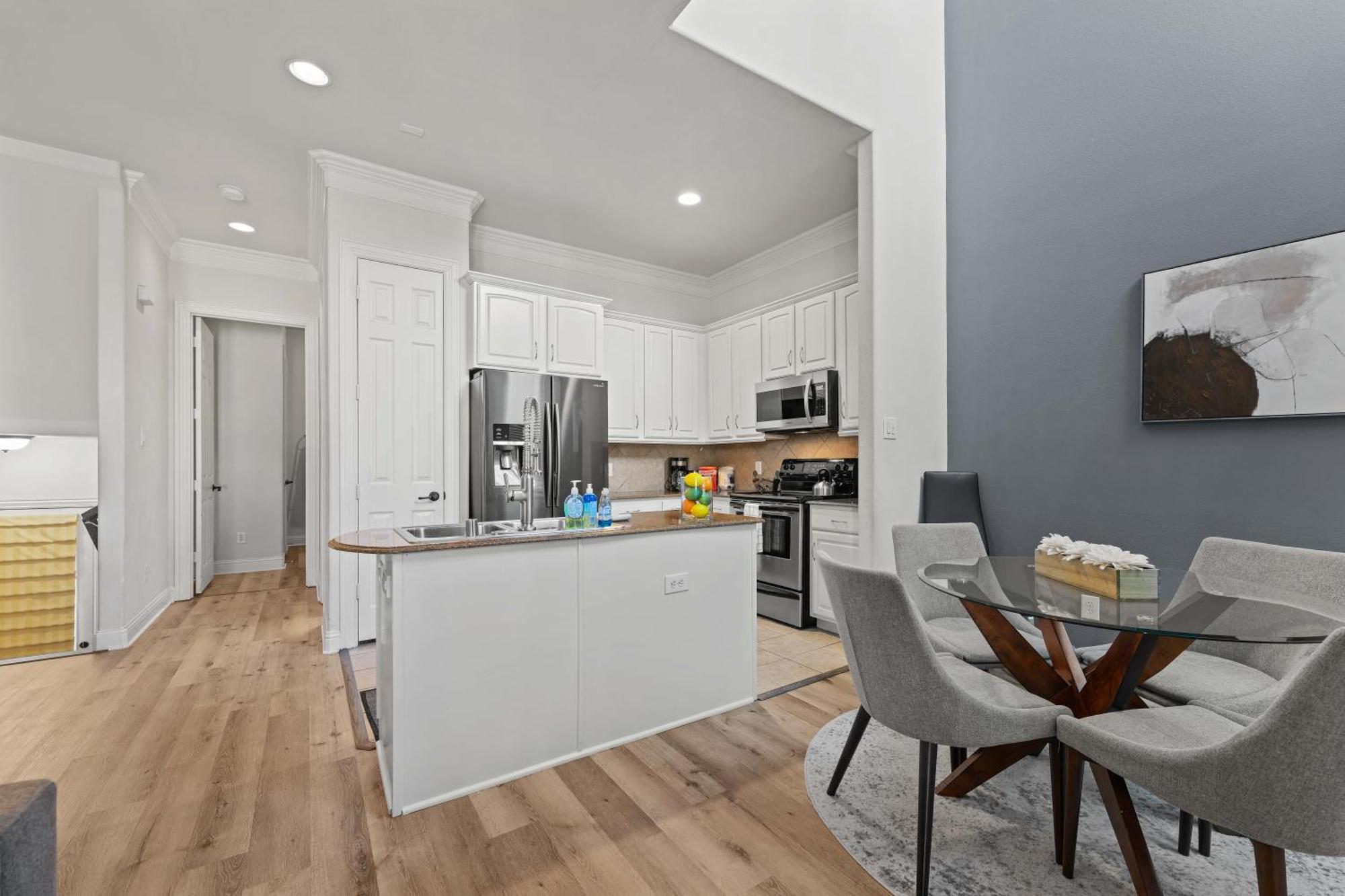 Upscale 3 Bedroom Townhome In M-streets! * Dallas