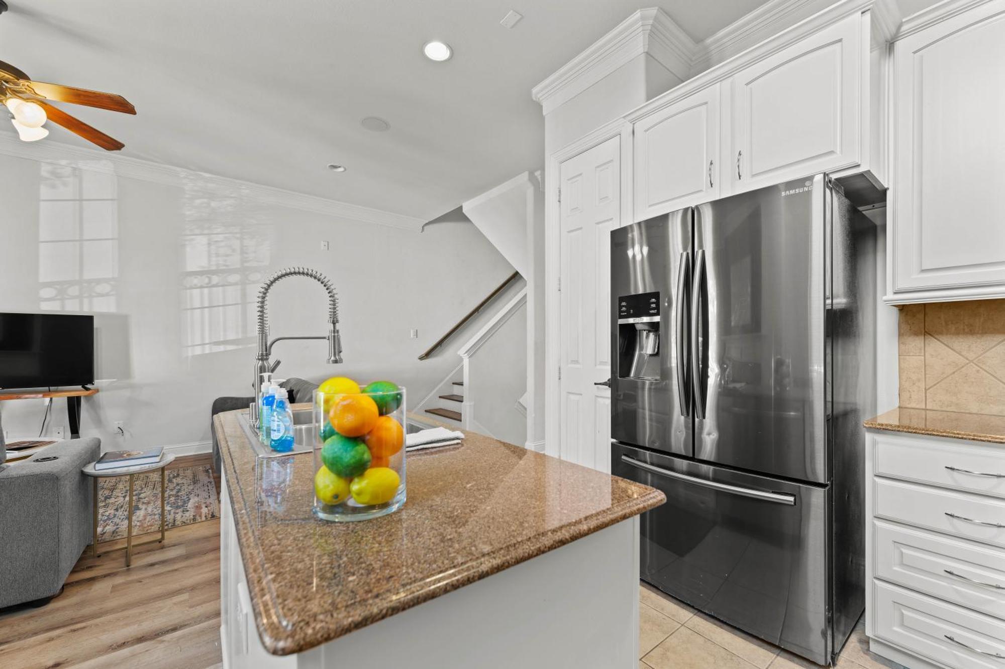 Upscale 3 Bedroom Townhome In M-streets! Holiday home Dallas