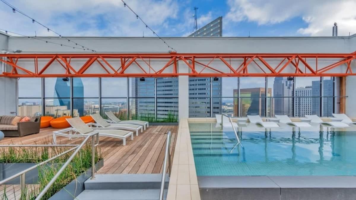 16th Fl Bold Cozysuites With Pool, Gym #3 Apartment *