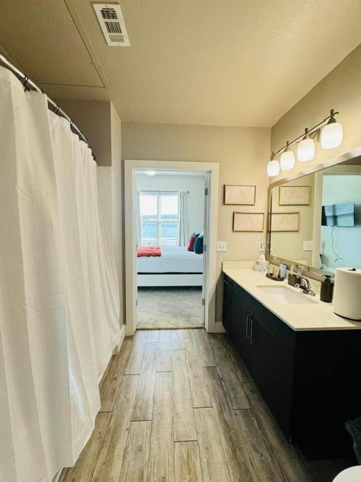 Cozy & Comfortable ! In The Heart Of Apartment *