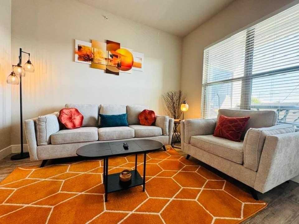Apartment Cozy & Comfortable ! In The Heart Of *