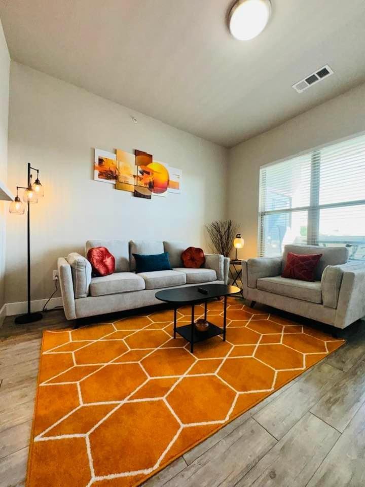 Cozy & Comfortable ! In The Heart Of *