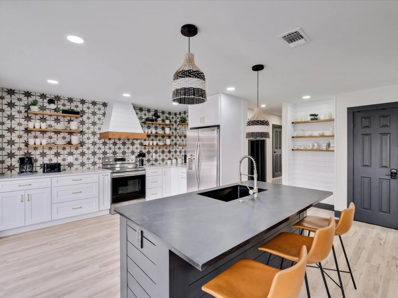 Modern 5br Mountain View W Pool, Fire Pit, 16 Ppl Dallas