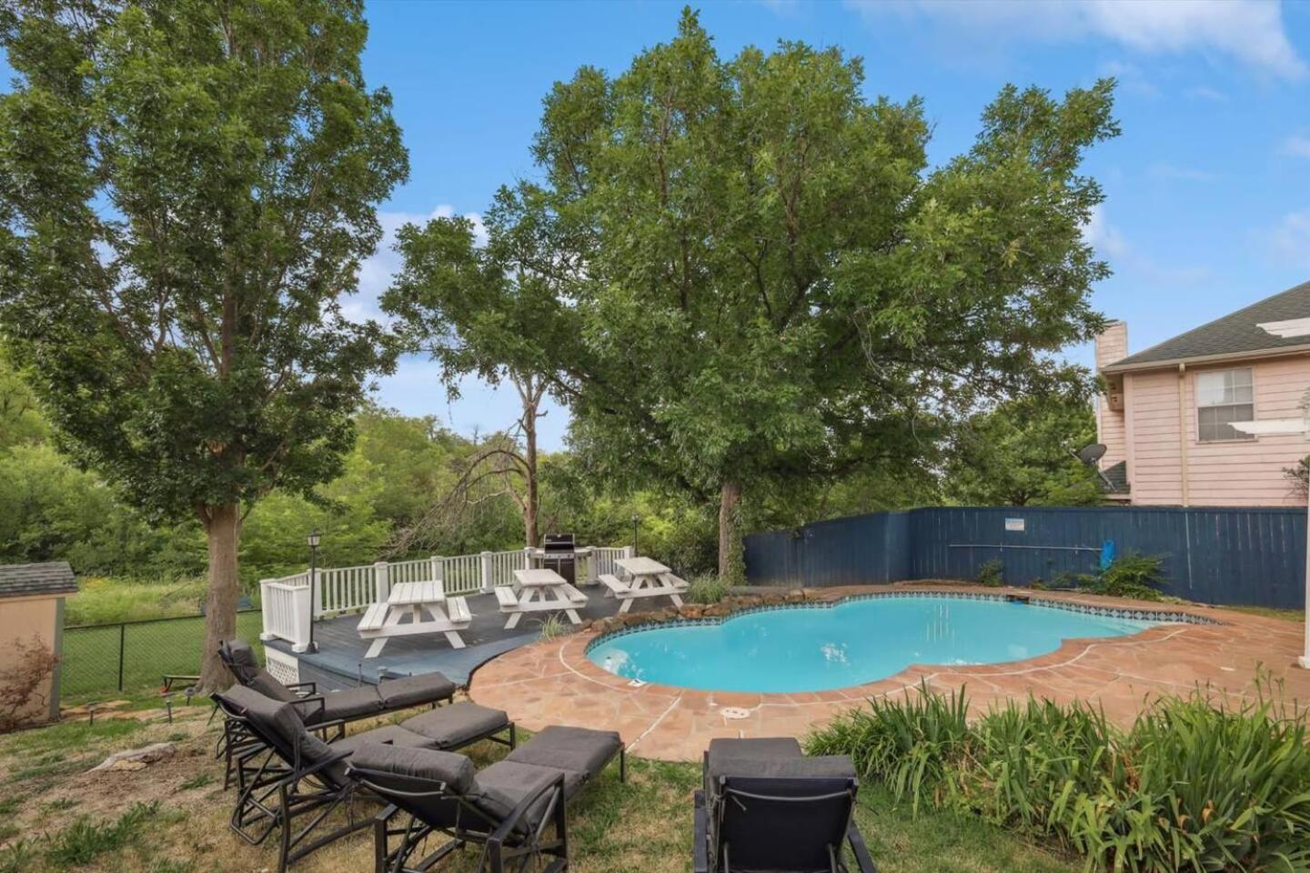 Oasis Jungle 5br Pool W Huge View Private Dallas