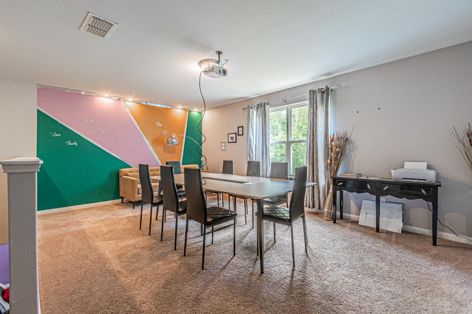 Luxury 5br Retreat With Business Amenities - Perfect For Business Travelers, Families & Groups Holiday home Dallas
