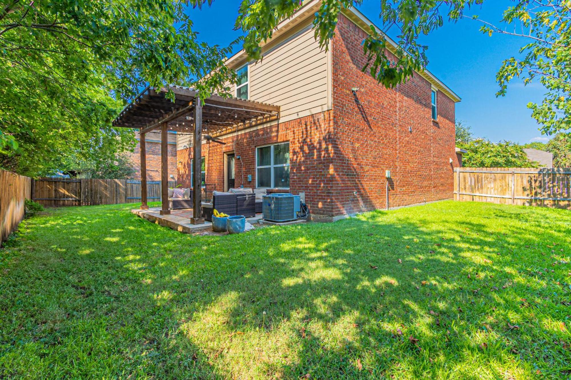 Luxury 5br Retreat With Business Amenities - Perfect For Business Travelers, Families & Groups Holiday home