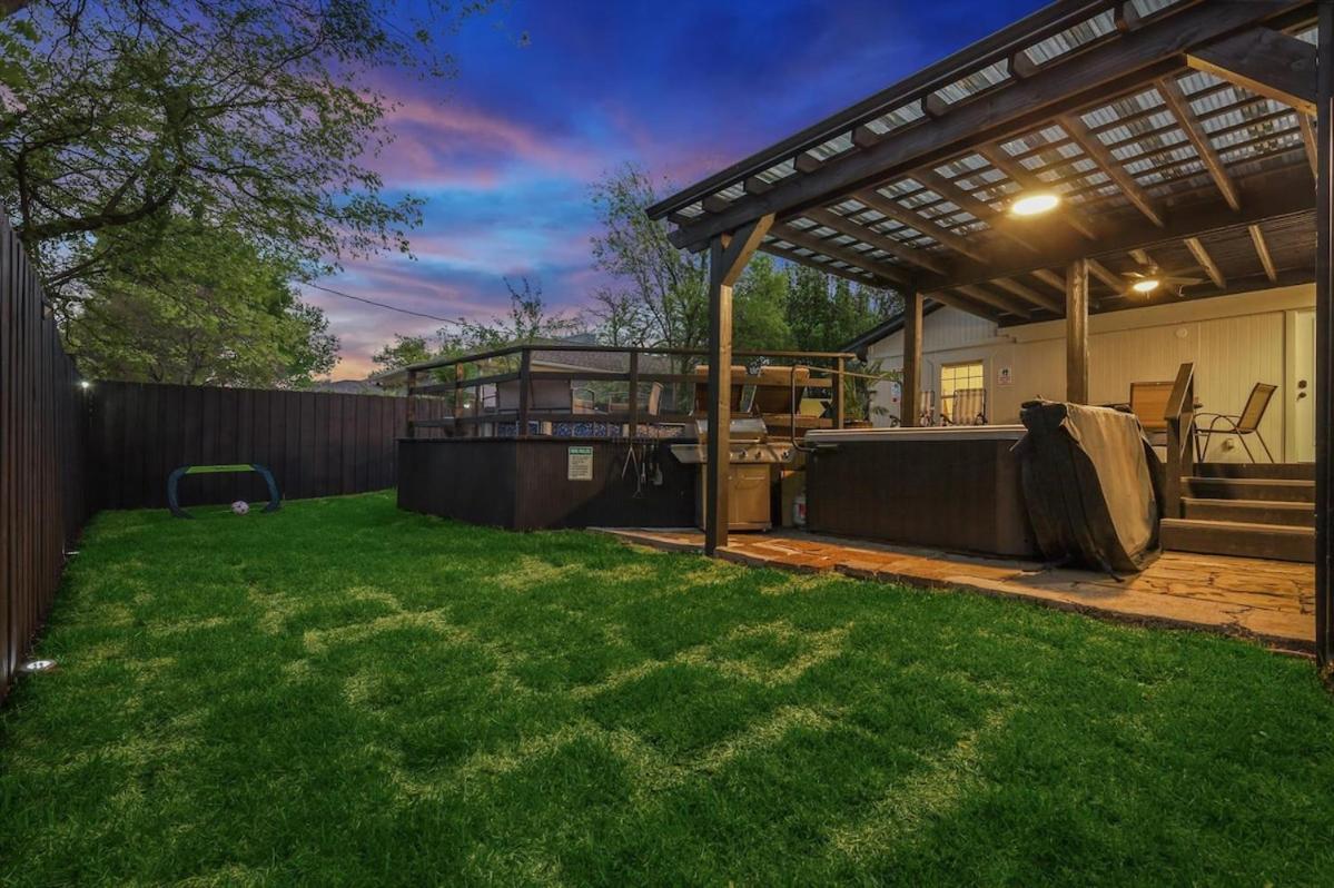 Panoramic 4br 3ba With Pool, Grill, Sauna & Game Holiday home Dallas