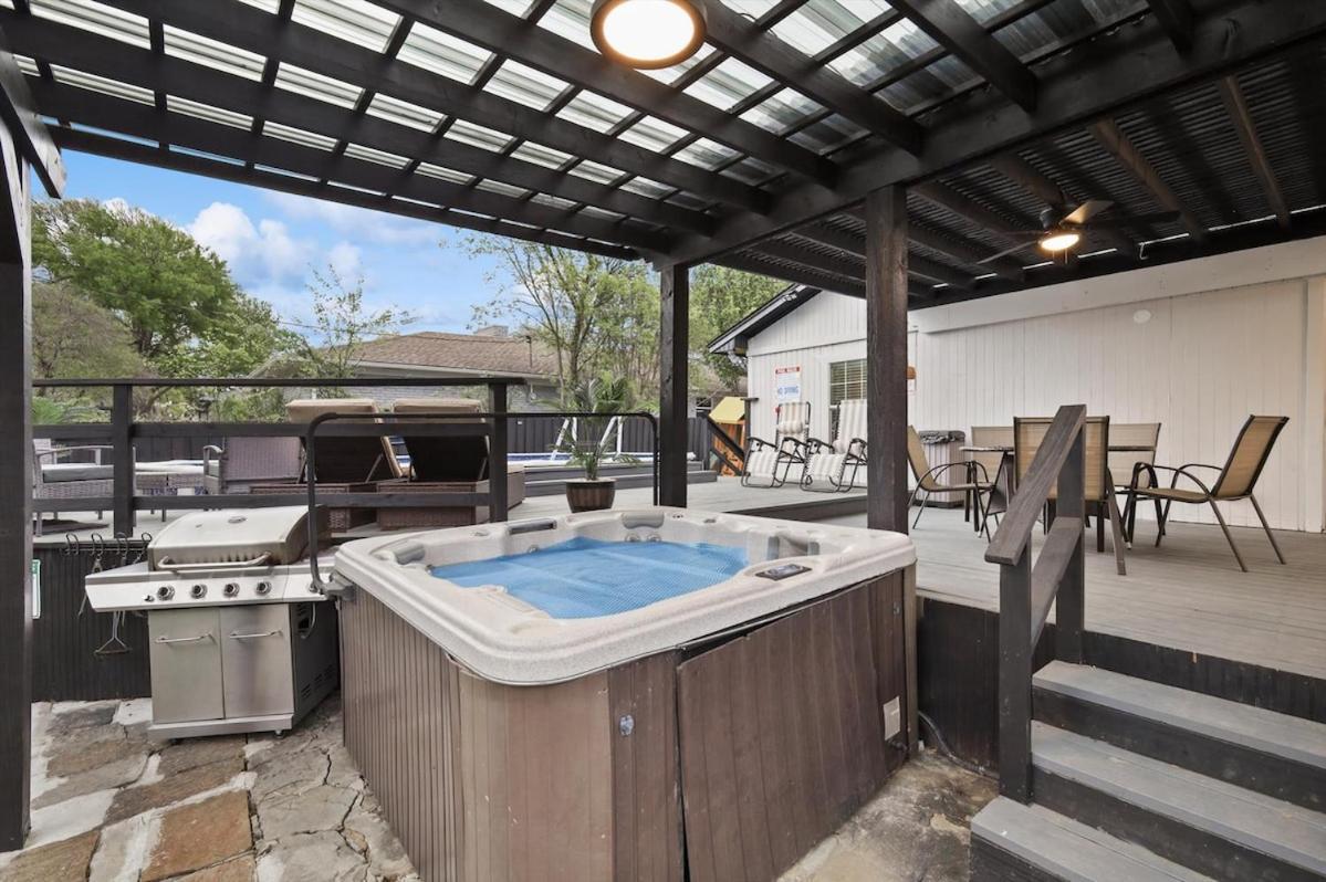 Panoramic 4br 3ba With Pool, Grill, Sauna & Game Holiday home Dallas