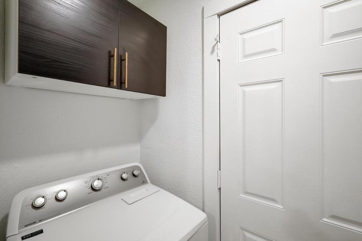 Holiday home Panoramic 4br 3ba With Pool, Grill, Sauna & Game Dallas