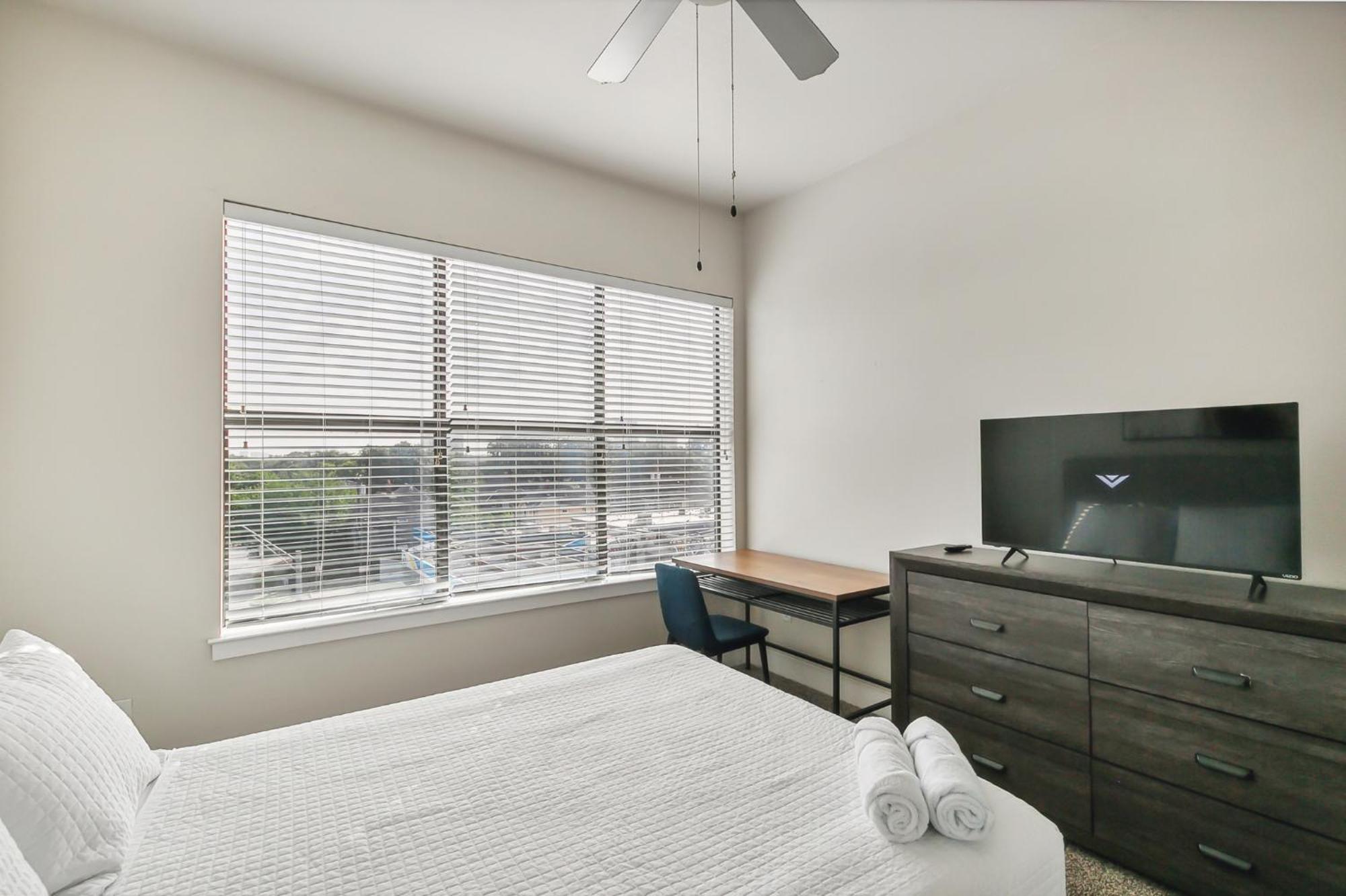 Apartment Cs 4149 Elegant 2br I Pool I Gym I Parking Dallas