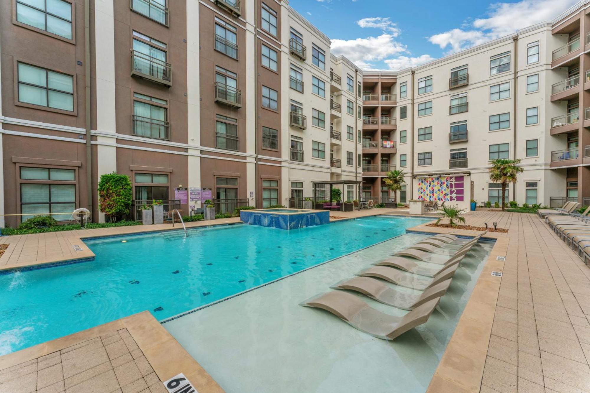 Cs 4149 Elegant 2br I Pool I Gym I Parking *