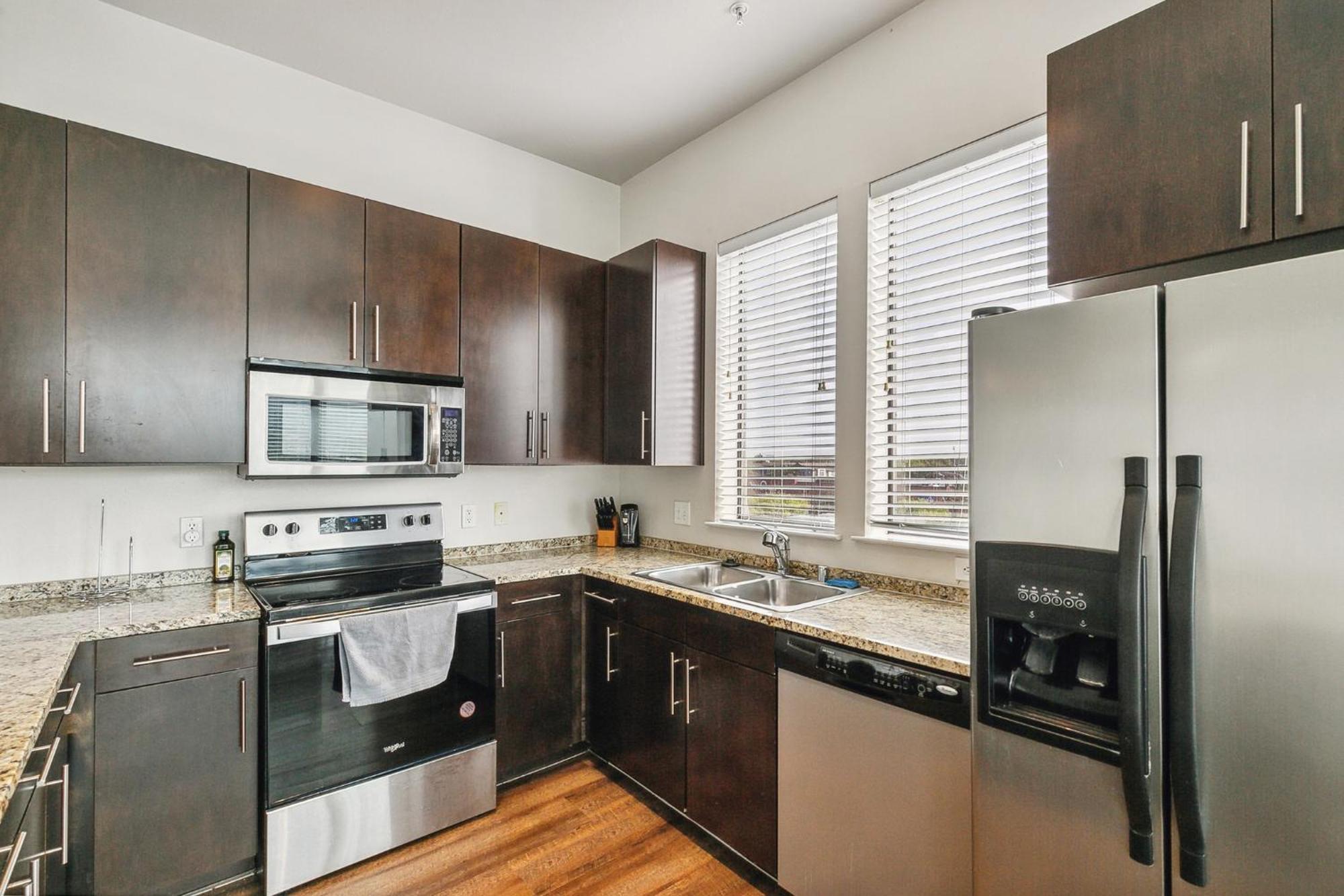 Cs 4149 Elegant 2br I Pool I Gym I Parking Apartment