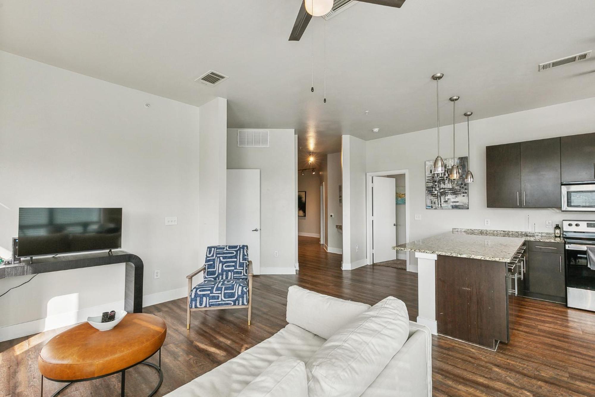 Cs 4149 Elegant 2br I Pool I Gym I Parking Apartment *