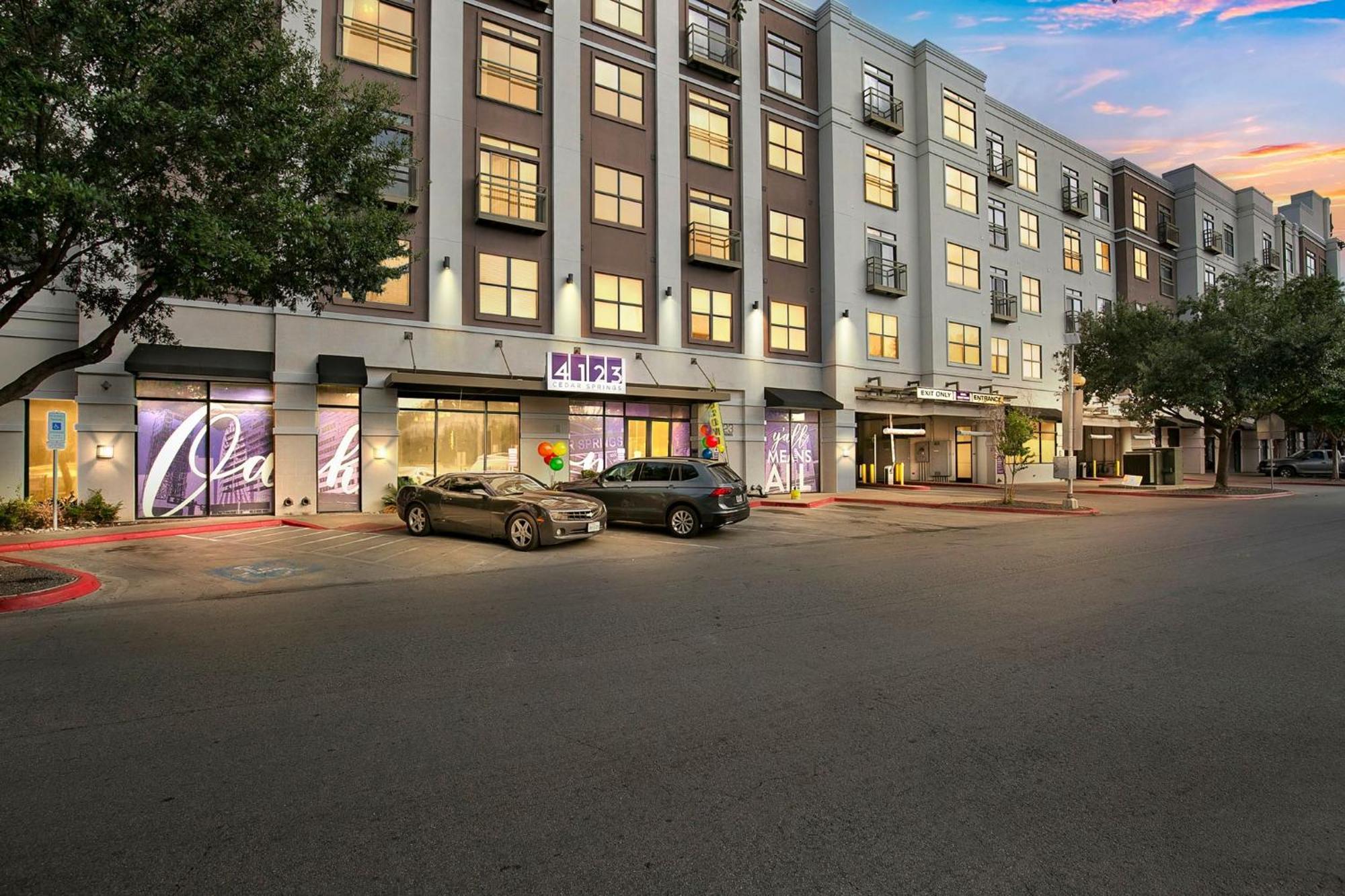 Cs 4149 Elegant 2br I Pool I Gym I Parking Dallas