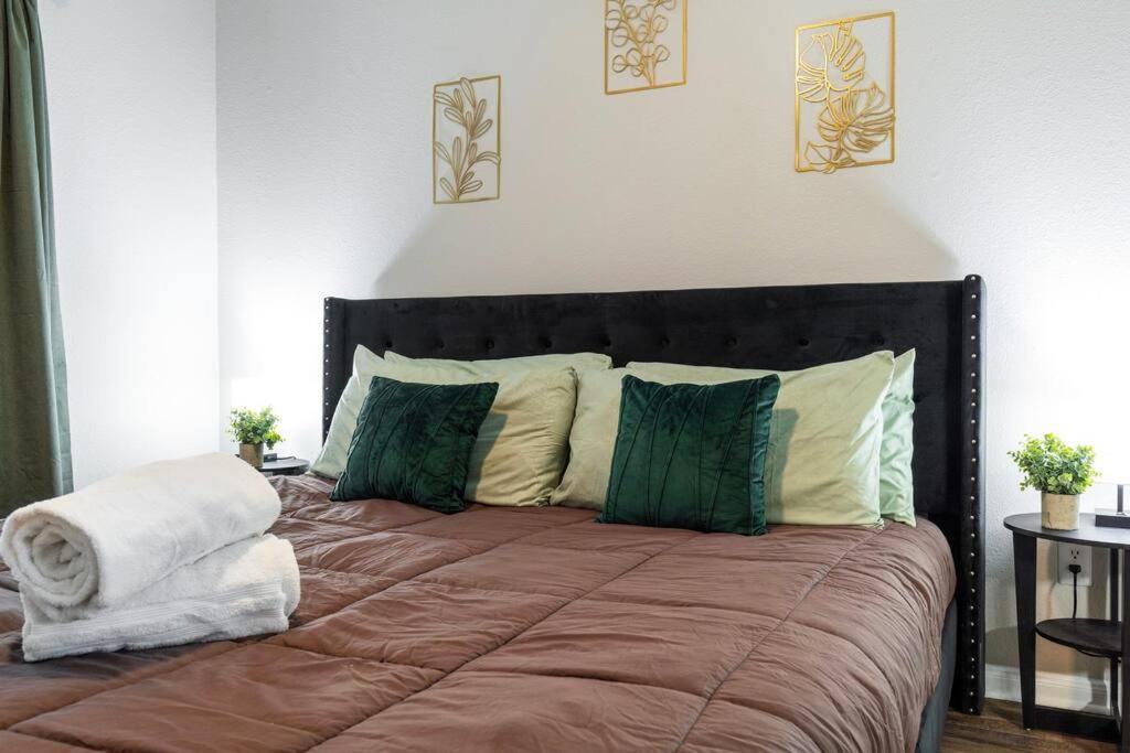 Downtown Modern Located 1br Apartment *