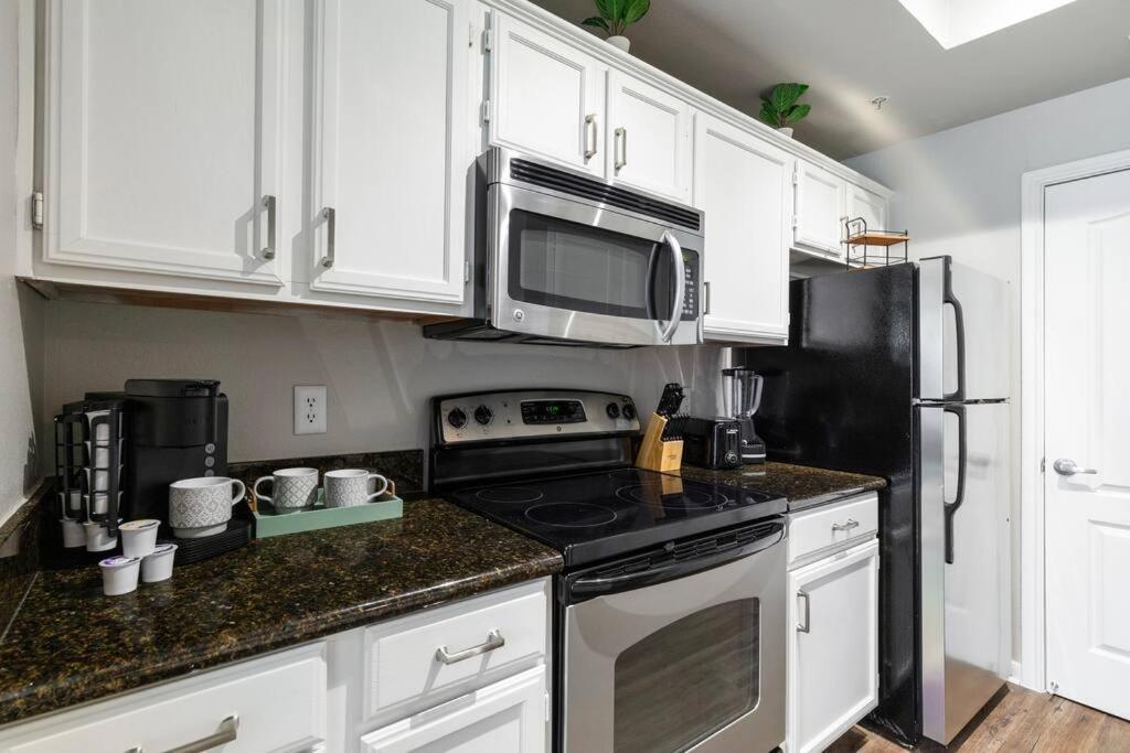 Apartment Downtown Modern Located 1br Dallas