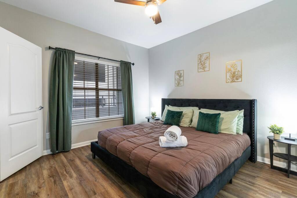 Downtown Modern Located 1br