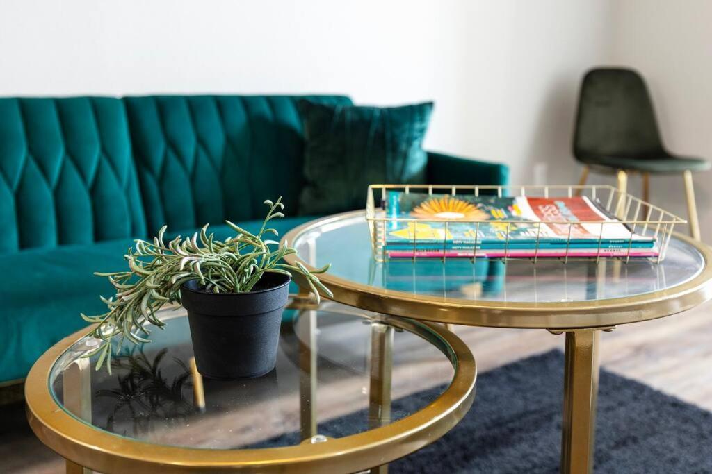 Downtown Modern Located 1br *