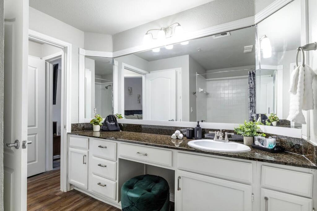 Downtown Modern Located 1br Apartment