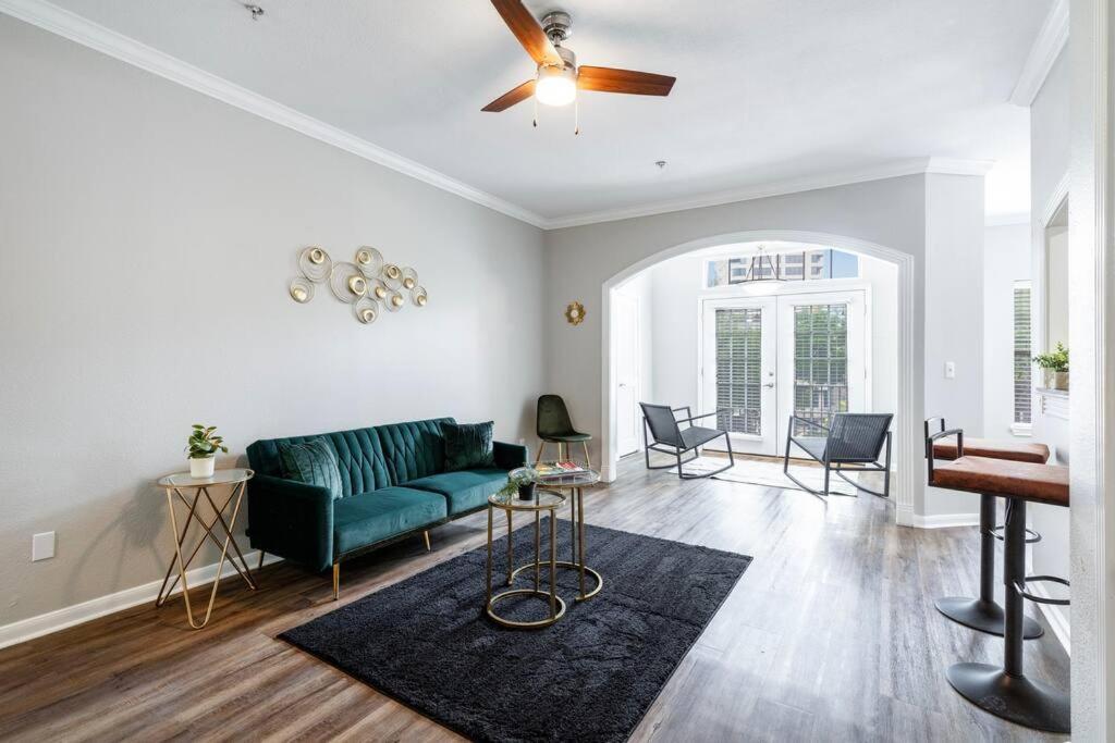 Downtown Modern Located 1br Apartment *