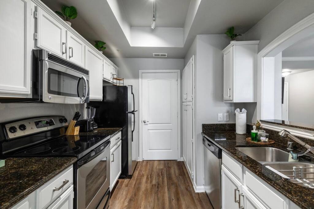 Downtown Modern Located 1br Apartment Dallas
