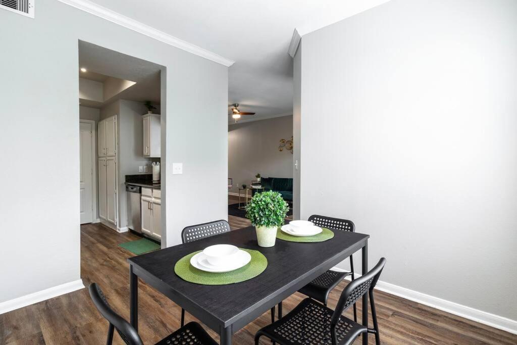 Apartment Downtown Modern Located 1br Dallas